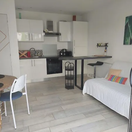 Entre Et Bois Indépendant Idéal à 200 M De La Apartamento